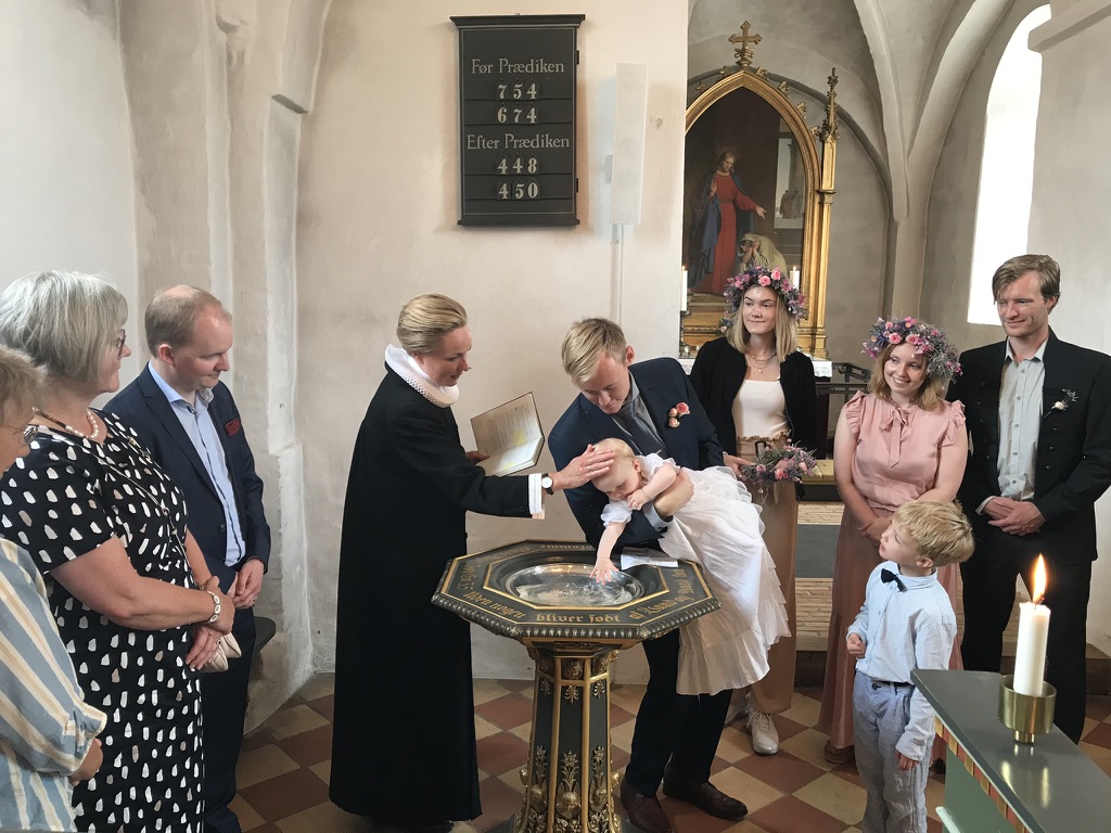 Nathalie Viuf Stenders yngste datter, Mejse, bliver døbt.