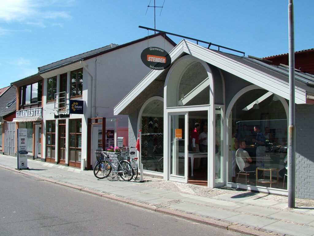 Lundevej 6 og Lundevej 2, da forretingen blev solgt til Redtz i 2005. Foto: Per Palmkvist Knudsen