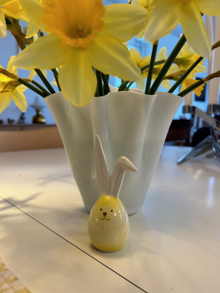 Påsle liljer og PÅskehare