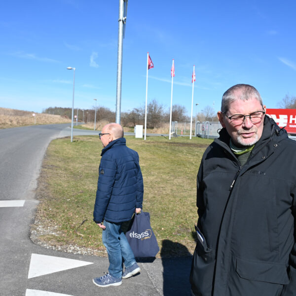 Frands og SØren Frands Havaleschka og Søren P. Petersen besigtiger forholdene. Frands Havaleschka, til venstre, er tidligere kommunalpolitiker og medlem af Blovstrød LiVs redaktionsgruppe.